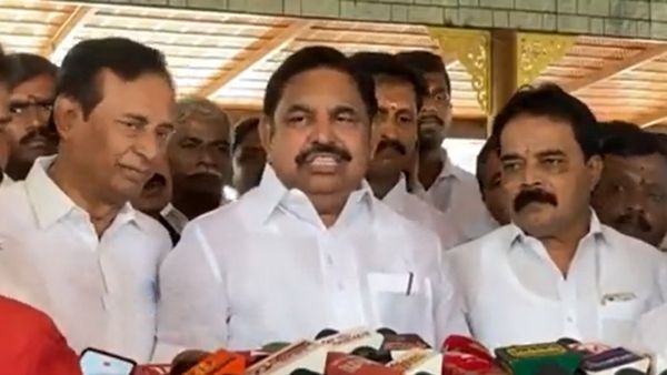 நாங்குநேரின்னா? பிரஸ் மீட்டில் திக்கித் திணறிய எடப்பாடி! காதில் சொல்லி தந்த செம்மலை - வீடியோ பாருங்க