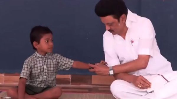 டைம் என்ன? வாட்ச் ஸ்டைலுக்கு கட்டிட்டு வந்துட்டியா? ஸ்டாலின் கேள்விக்கு மாணவன் சொன்ன பதில்! அடடா