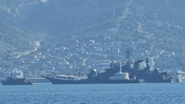 உக்கிரமான உக்ரைன்..போர் கப்பலுக்கு குறி.. பதிலடியால் கருங்கடலில் கையை பிசையும் ரஷ்யா