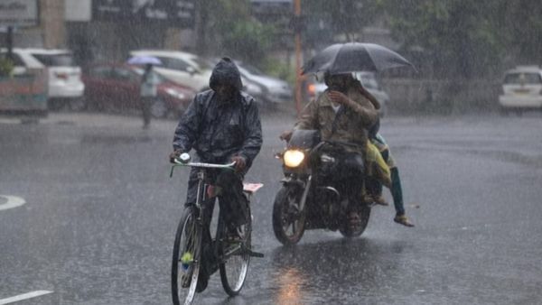 இரவில் வெளுத்த கனமழை.. இன்றும் 10 மாவட்டங்களில் மழை கொட்டித்தீர்க்குமாம்.. எங்கெங்கே? வானிலை அலர்ட்!