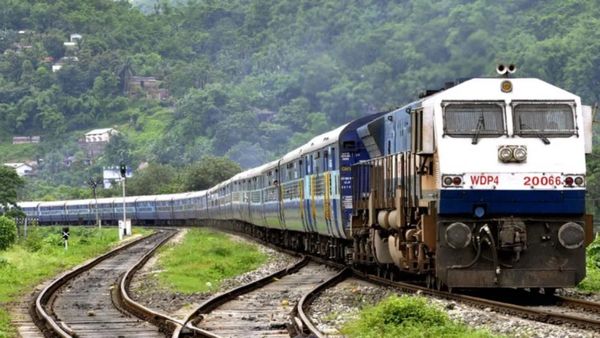 ஒன் இந்தியா செய்தி எதிரொலி.. ஓகே சொன்ன ரயில்வே! தென்காசி, அதிராம்பட்டினத்தில் கேரளா ரயில் நிற்கும்