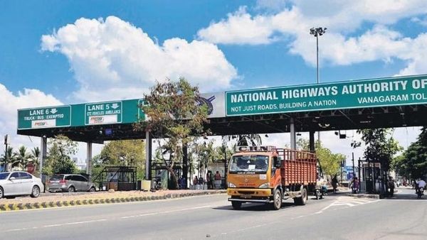 சுங்கச்சாவடிகளில் சூப்பர் திட்டம்.. மாஸ்டர் பிளானில் மத்திய அரசு.. வாகன ஓட்டிகளுக்கு ஹேப்பி நியூஸ்