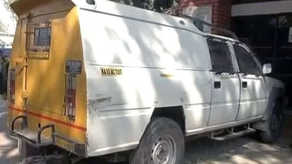 ஏடிஎம்க்கு பணம் நிரப்பும் நிறுவன காவலாளி மீது துப்பாக்கி குண்டு பாய்ந்தது.. சென்னையில் பரபரப்பு