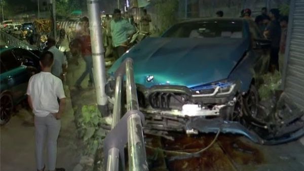 நள்ளிரவில் சொகுசு காரில் அதிகவேகத்தால் விபத்து.. சரவணா ஸ்டோர்ஸ் உரிமையாளர் மகன் மீது வழக்குப்பதிவு