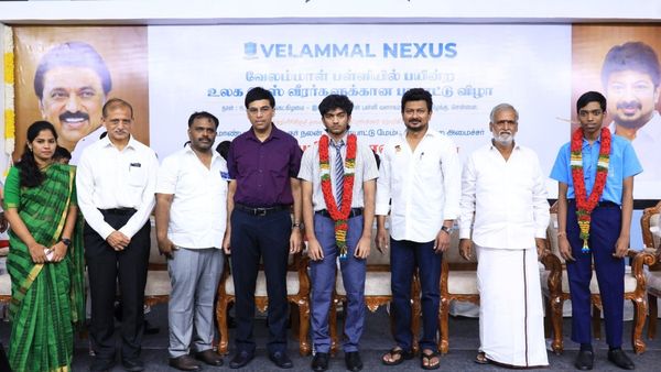 செஸ் சாம்பியன்களுக்கு வேலம்மாள் பள்ளியில் பிரம்மாண்ட பாராட்டு விழா.. ரூ.60 லட்சம் ரொக்கப் பரிசு