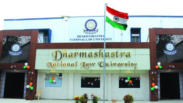 மாதவிடாய் விடுப்பு.. பல்கலைக்கழகம் வெளியிட்ட முக்கிய அறிவிப்பு.. மாணவிகள் மகிழ்ச்சி! எங்கே தெரியுமா?