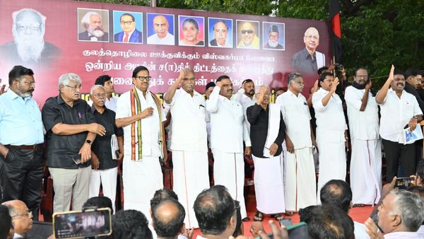 குலத்தொழிலை ஊக்குவிக்கும் ‘விஸ்வகர்மா யோஜனா’ திட்டத்தை கண்டித்து ஆர்ப்பாட்டம்.. தலைவர்கள் கோஷம்!