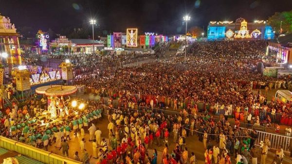 திருப்பதி ஏழுமலையானை தரிசிக்க.. பக்தர்களுக்கு ஆன்லைன் டிக்கெட் இன்று காலை ரிலீஸ்!