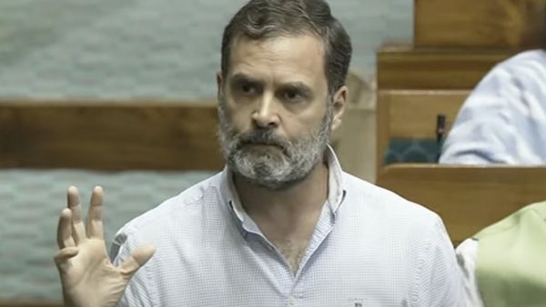 ராகுல் காந்தி அந்த வார்த்தைய சொன்னதுமே.. கொந்தளித்த பாஜக எம்.பிக்கள்.. லோசபாவில் கடும் அமளி!