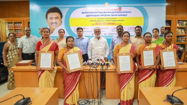 ஆலயங்களில் ஒலிக்கும் மந்திரங்கள்.. 10 பெண் ஓதுவார்கள், 3 பெண் அர்ச்சகர்கள்.. அறநிலையத்துறை அதிரடி