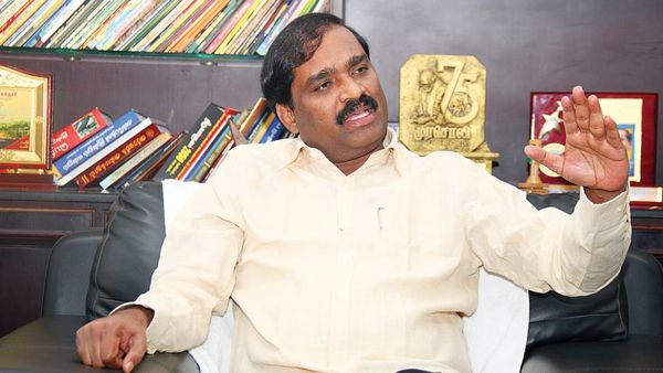 மருத்துவத்துறையில் அரசு லாப நட்டக் கணக்குகளை பார்த்தால் வேலைக்கு ஆகாது! வேல்முருகன் அட்வைஸ்!