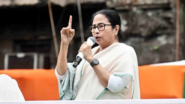 நான் சனாதன தர்மத்தை மதிக்கிறேன்.. யார் மனதையும் புண்படுத்தக் கூடாது: மம்தா பானர்ஜி பரபர பேச்சு