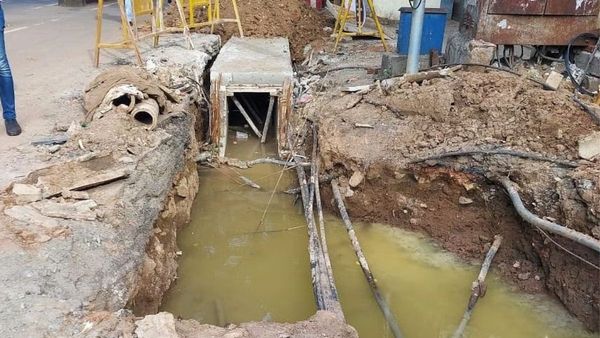 சென்னையில் திறந்து கிடந்த மழைநீர் வடிகால்.. பைக்கில் பால் வாங்க போன முதியவர்.. துடிதுடித்து மரணம்