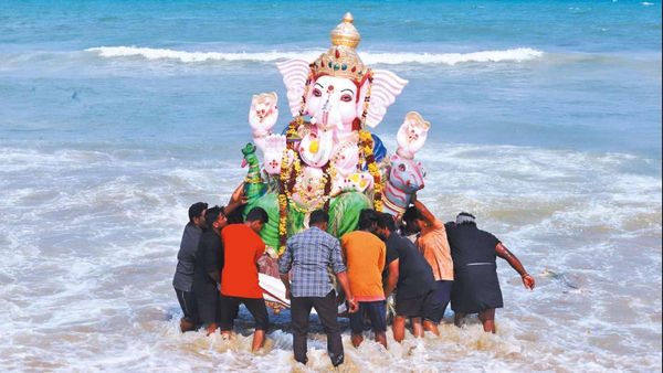 இதுவெல்லாம் கட்டாயம்! விநாயகர் சிலைகளை நீர்நிலைகளில் கரைப்பது எப்படி? வழிகாட்டு நெறிமுறைகள் வெளியீடு
