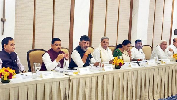 டெல்லியில் முட்டி மோதும் கர்நாடகா! மத்திய அமைச்சருடன் அனைத்து கட்சி எம்பிக்கள் குழு சந்திப்பு!