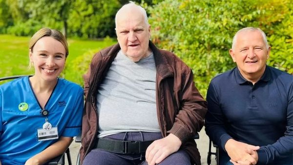 ஆம்புலன்ஸ் ஓட்டுரின் உயிரை காப்பாற்றிய நோயாளி.. விடாமல் 20 நிமிடம்.. நெகிழ வைத்த சம்பவம்