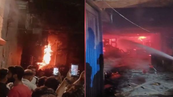 டெல்லி பிஜி ஹாஸ்டலில் பயங்கர தீ விபத்து.. சிக்கிய ஏராளமான பெண்கள்..விரைந்து வந்து தீயணைப்பு வாகனங்கள்