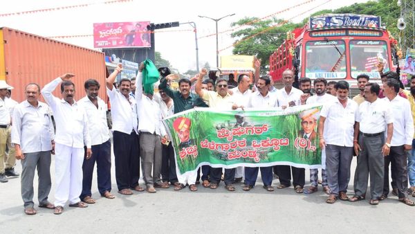 காவிரி: தமிழ்நாட்டுக்கு எதிராக நடிகர் நடிகைகளை இழுத்துவிடும் கன்னட விவசாயிகள்- போர்க்களமான மாண்டியா!