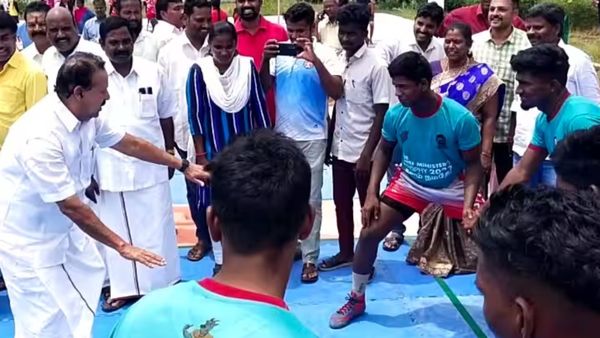 வாத்தி ரெய்டு.. தொட்டுப் பாரு.. களத்தில் இறங்கி ‘கபடி’ விளையாடிய அமைச்சர் பொன்முடி!