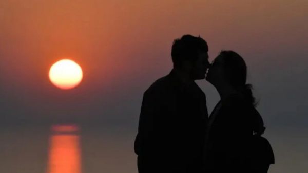 சீனாவில் காதலர் தினம்! காதலிக்கு முத்தம் கொடுத்த காதலனின் காது சவ்வு வெடித்து சிதறியது! நடந்தது என்ன?