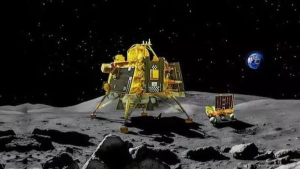 திக்திக்.. நிலவில் இன்று கண்விழிக்கும் விக்ரம் லேண்டர், ரோவர்! மறுபிறவி எடுக்கும் சந்திரயான் -3?