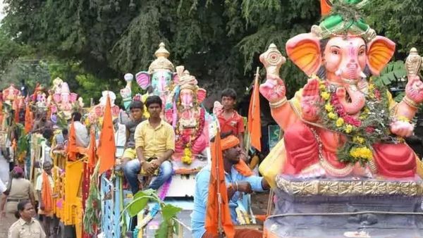 சாமி வருது.. சாமி வருது வழிய விடுங்கடா.. சென்னையில் விநாயகர் சிலைகள் ஊர்வலம்.. பலத்த பாதுகாப்பு