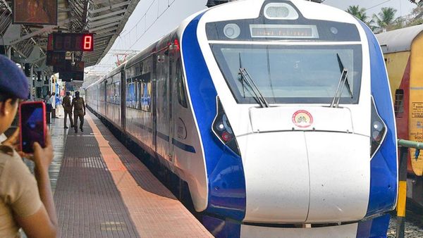 ஆரம்பமே இப்படியா.. சென்னைக்கு வந்த புதிய வந்தே பாரத் ரயில்.. ஆனால் அடுத்து நடந்த சம்பவம்.. அட போங்க!