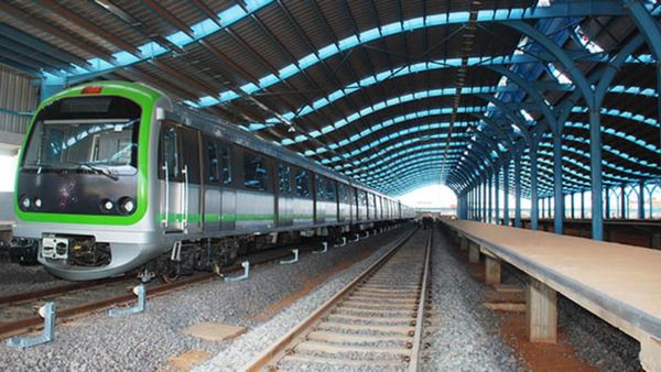 வெறிச்சோடிய பெங்களூர் மெட்ரோ! காலையிலேயே மறியலில் இறங்கிய கன்னட அமைப்பினர்! அலேக்காக அள்ளிய போலீஸ்