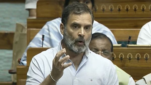 மத்திய அரசின் 90 செயலர்கள்.. அதில் வெறும் 3 பேர் மட்டுமே ஓபிசி.. லோக்சபாவில் வெடித்த ராகுல் காந்தி!