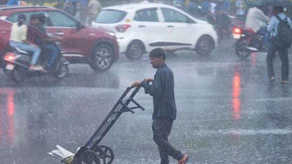 வெளுக்கப்போகுதே மழை.. செப்டம்பர்ல தமிழ்நாட்டில் மழை சீசன் தொடங்குதா? 14 மாவட்டங்களில் வார்னிங்