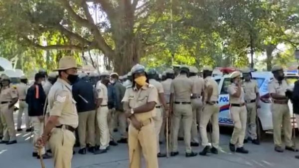 காவிரி டென்ஷன்.. பெங்களூரில் தமிழர்கள் அதிகம் வசிக்கும் பகுதிகளில் போலீஸ் ரோந்து