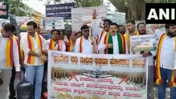 கேப்பே விடாமல் கன்னட விவசாயிகள் போராட்டம்- தமிழ்நாட்டுக்கு காவிரி நீர் திறக்க எதிர்ப்பு!