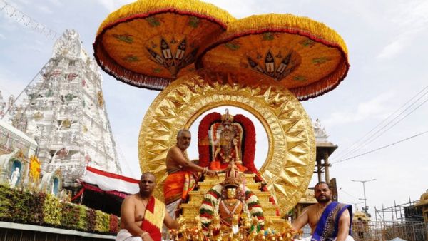 திருப்பதி ஏழுமலையான் கோவில் பிரம்மோற்சவம்.. சக்கரத்தாழ்வார் தீர்த்தவாரியுடன் நிறைவு.. புனித நீராடல்