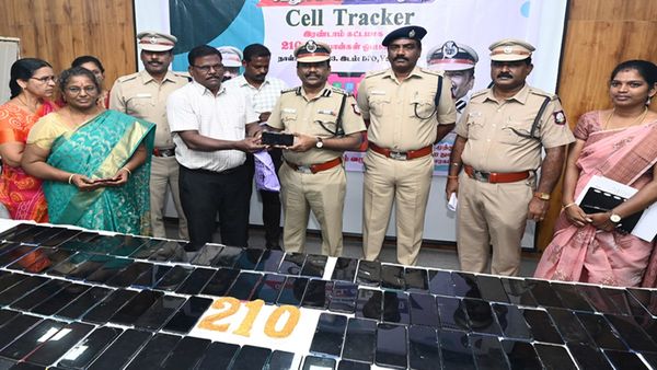 செல்போனை பறிகொடுத்துட்டீங்களா.. திரும்பப்பெறுவது எப்படி ? ஹாய்-னு மெசேஜ் செய்தாலே போதும்!