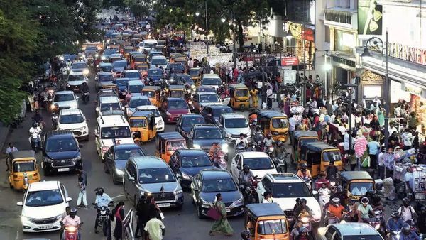 சென்னையில் கண்ணை கட்டும் டிராபிக்.. புதிய முயற்சியில் இறங்கிய போலீஸ்.. 2 இடத்தில் சக்சஸ்