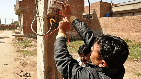 மிரள வைத்த மின்சார வாரியம்.. கோடிகளில் குவிந்த வசூல்.. தமிழ்நாட்டில் ஒரே ஆண்டில் இவ்வளவா?