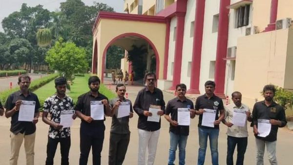 ஆளுநர் மாளிகை அதிகாரிகளுக்கு பெரிய சிக்கல்? பொய்யான தகவல் வெளியிட்டதாக போலீசுக்கு போன புகார்.. பரபர!