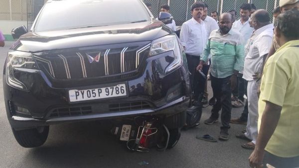 லியோ தயாரிப்பு நிறுவன வழக்கறிஞர்களின் கார் விபத்து.. தலைமைச் செயலகத்தில் பைக் மீது மோதல்