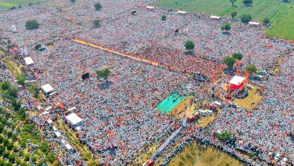 மராத்தா இடஒதுக்கீடு- மகாராஷ்டிரா பாஜக கூட்டணி அரசுக்கு 10 நாள் கெடு.. அக்.22-ல் கச்சேரி வெயிட்டிங்!
