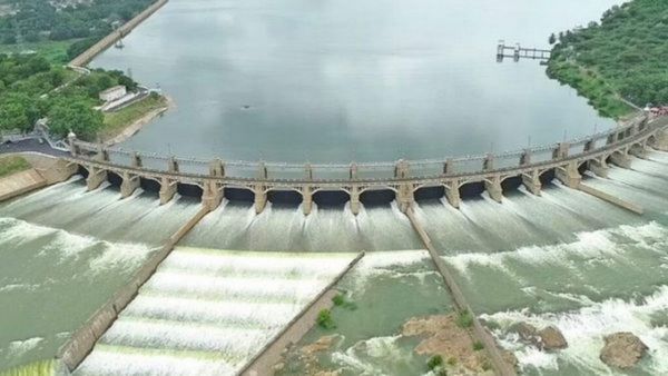 மேட்டூர் அணையின் நீர்மட்டம் 32 அடியாக சரிவு.. நீர் திறப்பு நாளை முதல் நிறுத்தம்.. விவசாயிகள் கவலை