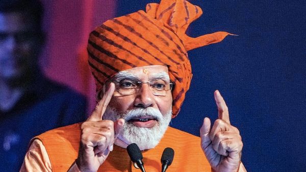 சாதியவாதத்தால் தேசத்தைப் பிரித்தாளும் சக்திகளை எரிப்போம்.. விஜயதசமி விழாவில் பிரதமர் மோடி பேச்சு!