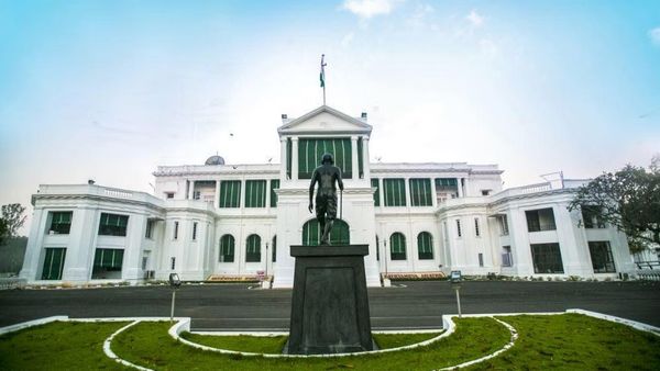 ஆளுநர் மாளிகை மீது பெட்ரோல் குண்டு வீச்சு.. வெளியானது முதல் தகவல் அறிக்கை.. பகீர்