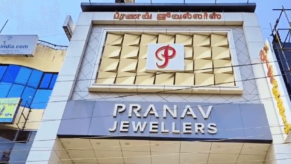 50 செயின், 100 மோதிரம், 100 கம்மல்.. நாகர்கோவில் பிரணவ் கடையில் அனைத்தும் போலி.. அதிர்ந்த போலீஸ்