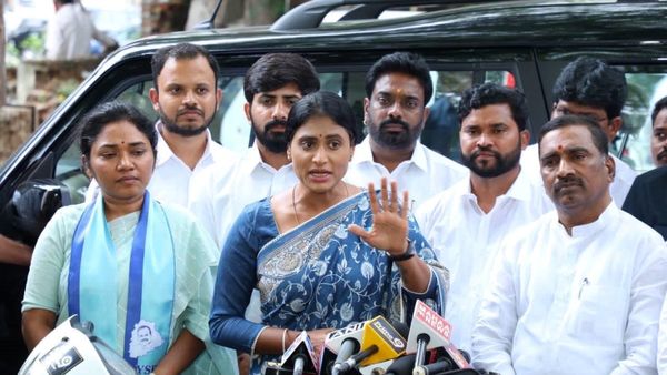 தெலுங்கானா: நடுத்தெருவில் கைவிட்ட காங்கிரஸ்-தனித்தே போட்டியிடப் போவதாக ஜெகன் தங்கை ஷர்மிளா புலம்பல்!