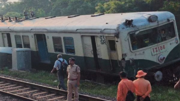 களத்தில் 500 ஊழியர்கள்.. ஒரு வழி பாதையான 4 வழி பாதை! ஆவடியில் தடம்புரண்ட ரயில் எப்போது மீட்கப்படும்?