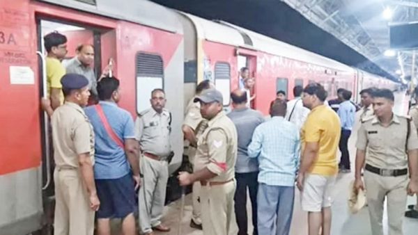 ஷாக்.. ரயிலில் ஏசி பெட்டியில் ஏறி வயதான தம்பதி மீது சிறுநீர் கழித்த போதை இளைஞர்.. உ.பியில் கொடூரம்