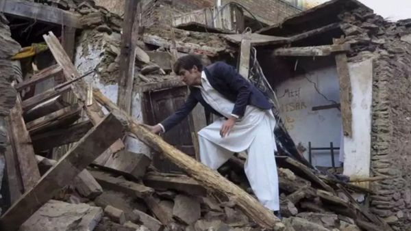 அய்யோ ஆப்கானிஸ்தான்.. உருக்குலைத்துப் போட்ட நிலநடுக்கம்.. குவியல் குவியலாக சடலங்கள்.. 2,000 பேர் பலி