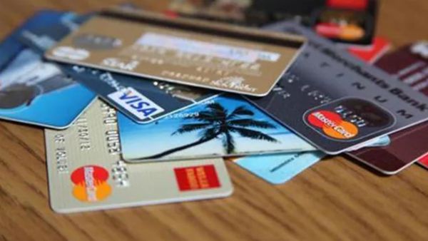 இந்த வங்கியின் டெபிட் கார்டு வைத்திருக்கிறீர்களா.. அப்போ அக்.31 க்கு மேல் செல்லாது! ஏன் தெரியுமா?