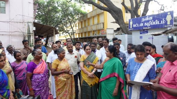 குழந்தைக்கு பால் கொடுக்குற தாய் நீ! அழாதே! பணம் எதுவும் கட்டாதம்மா.. ஐசியூ வார்டில் வானதி அதிரடி