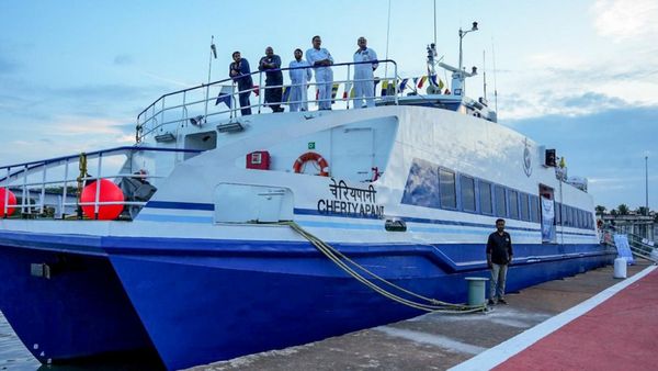 தமிழ்நாடு டூ இலங்கைக்கு அதிவேக சொகுசு கப்பல் சேவை- குமுறும் 'லட்சத்தீவுகள்'.. காரணம் என்னவாம்?